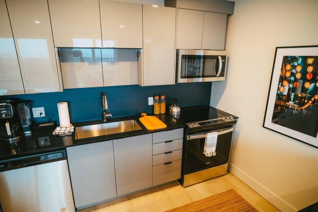 Chic Cozy Retreat - 2Br - Stunning North End Views Lägenhet Halifax Exteriör bild